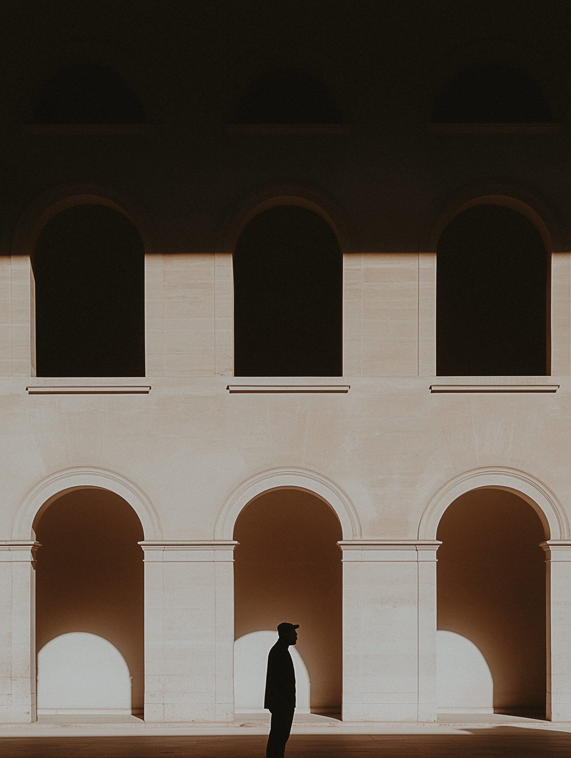 magnifying build focusing light into a single point, symbolising strategic focus Man and concentrated effort in digital marketing.