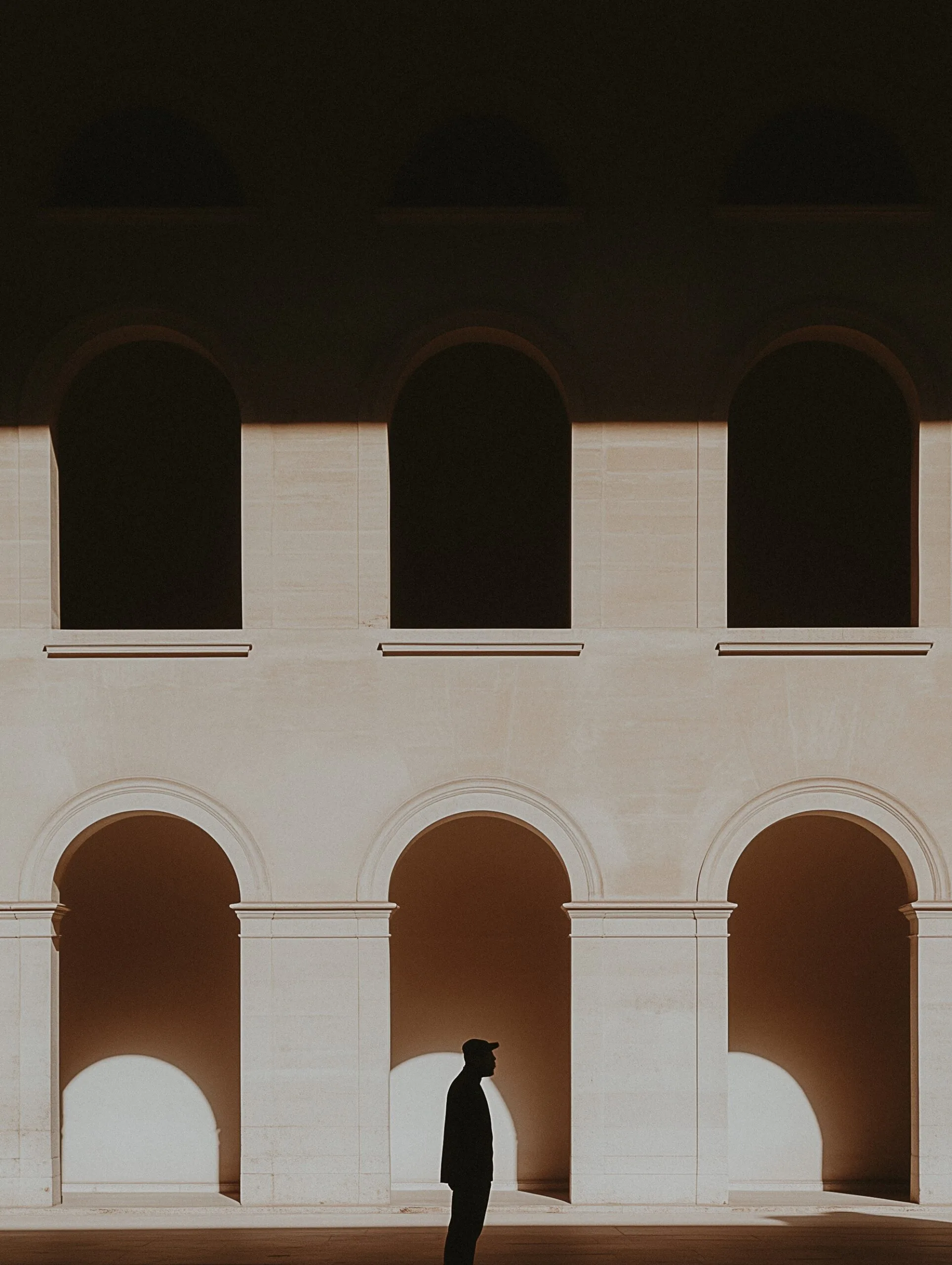 magnifying build focusing light into a single point, symbolising strategic focus Man and concentrated effort in digital marketing.